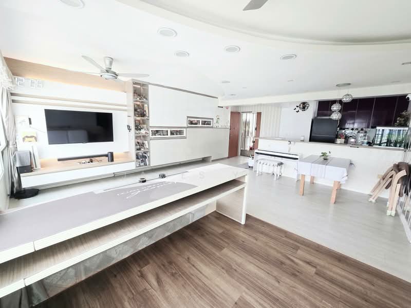 664B Punggol Drive, 664B Punggol Drive, 3 Bedrooms, 1,184 sqft, HDB Flat For Sale, by James Yeo, 500107680 - Living Room - PropertyGuru.com.sg