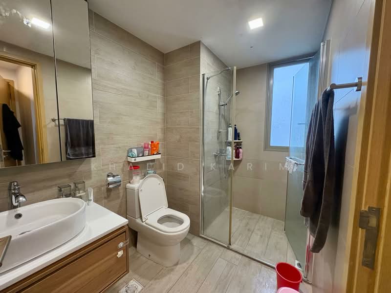 Sea Horizon, 1 Pasir Ris Rise, 3 Bedrooms, 1,163 sqft, Executive Condominium For Rent, by Khalid Karim, 500107688 - Bathroom - PropertyGuru.com.sg
