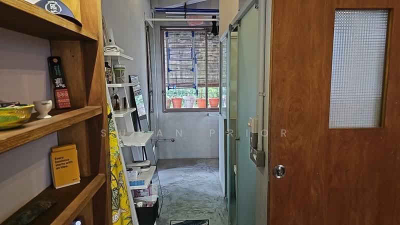 Tiong Bahru Unique Woody Interior Delight, Tiong Bahru, Yong Siak Street, 2 Bedrooms, 1,075 sqft, Conservation House For Rent, by Susan Prior, 500107690 - Interior - PropertyGuru.com.sg