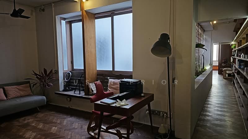 Tiong Bahru Unique Woody Interior Delight, Tiong Bahru, Yong Siak Street, 2 Bedrooms, 1,075 sqft, Conservation House For Rent, by Susan Prior, 500107690 - PropertyGuru.com.sg