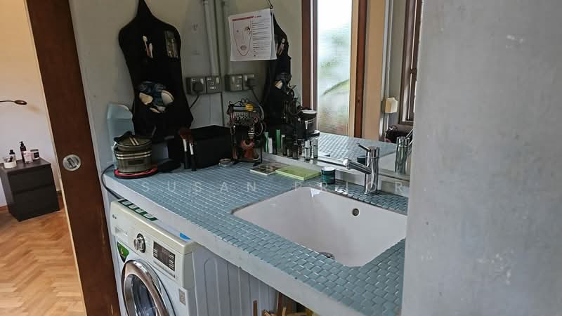 Tiong Bahru Unique Woody Interior Delight, Tiong Bahru, Yong Siak Street, 2 Bedrooms, 1,075 sqft, Conservation House For Rent, by Susan Prior, 500107690 - PropertyGuru.com.sg