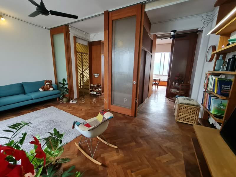 Tiong Bahru Unique Woody Interior Delight, Tiong Bahru, Yong Siak Street, 2 Bedrooms, 1,075 sqft, Conservation House For Rent, by Susan Prior, 500107690 - PropertyGuru.com.sg