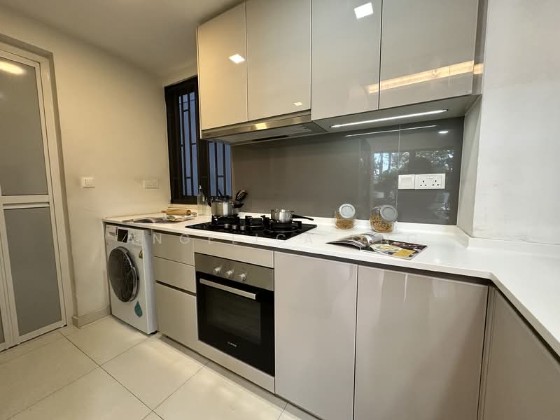 Lake Grande, 6 Jurong Lake Link, 5 Bedrooms, 1,485 sqft, Condominium For Sale, by Angelica Ong, 500107694 - Kitchen - PropertyGuru.com.sg