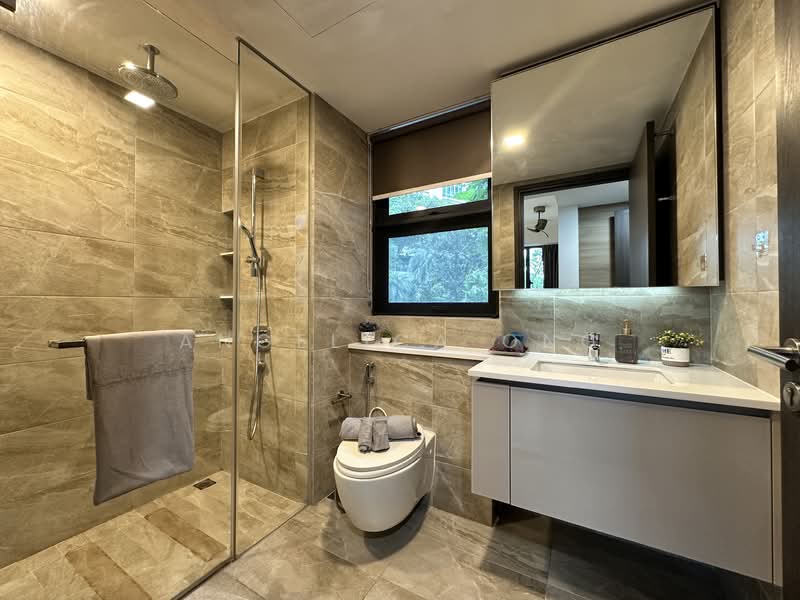 Lake Grande, 6 Jurong Lake Link, 5 Bedrooms, 1,485 sqft, Condominium For Sale, by Angelica Ong, 500107694 - Bathroom - PropertyGuru.com.sg