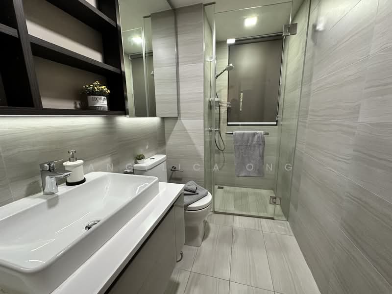 Lake Grande, 6 Jurong Lake Link, 5 Bedrooms, 1,485 sqft, Condominium For Sale, by Angelica Ong, 500107694 - Bathroom - PropertyGuru.com.sg