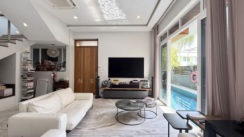 ◤ Renovated 3.5 Sty Semi-D Rebuilt ❤️ Pool & Lift Modern Layout 6 Ensuite rooms, , 6 Bedrooms, 5,500 sqft, Semi-Detached House For Sale, by Anselm Teo, 500107699 - Living Room - PropertyGuru.com.sg