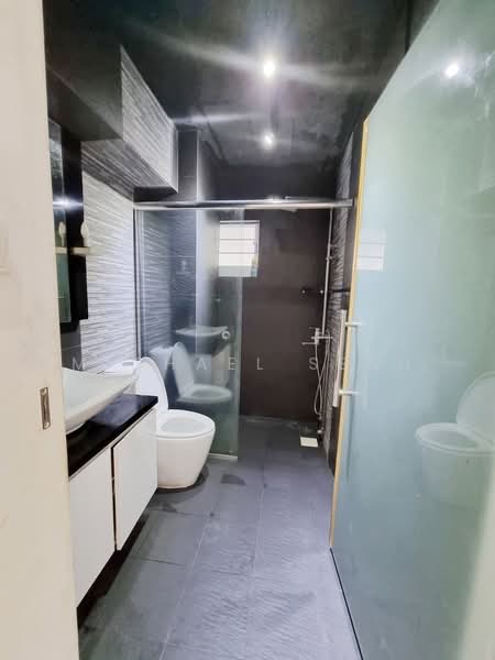 106 Rivervale Walk, 106 Rivervale Walk, 3 Bedrooms, 1,076 sqft, HDB Flat For Rent, by Michael Seah, 500107723 - Bathroom - PropertyGuru.com.sg