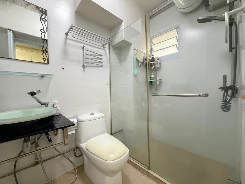 629 Jurong West Street 65, 629 Jurong West Street 65, 4 Bedrooms, 1,399 sqft, HDB Flat For Sale, by Kavin Kuah, 500107736 - Bathroom - PropertyGuru.com.sg