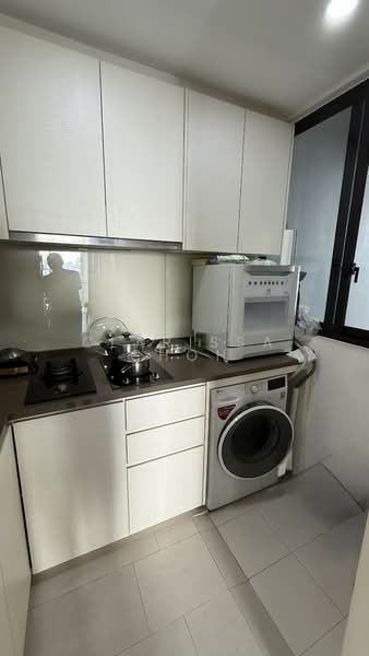 The Crest, 101 Prince Charles Crescent, 3 Bedrooms, 1,324 sqft, Condominium For Sale, by Clarissa Choh, 500107741 - Kitchen - PropertyGuru.com.sg