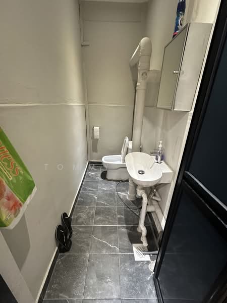 52 Chin Swee Road, Chin Swee Road Upper Cross Street Havelock Road, 600 sqft, Office For Rent, by Tommy Kwek, 500107753 - Bathroom - CommercialGuru.com.sg
