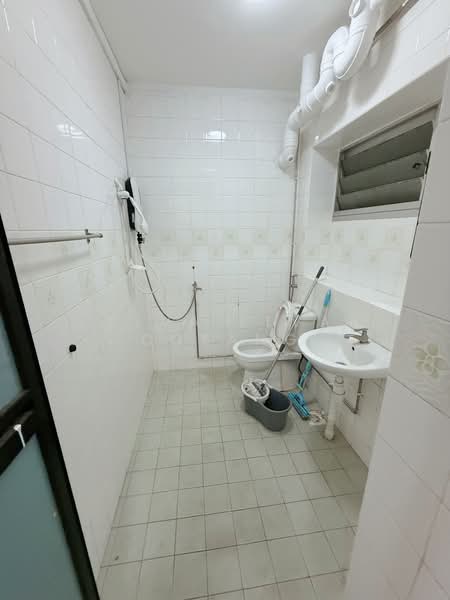 770 Choa Chu Kang Street 54, 770 Choa Chu Kang Street 54, 3 Bedrooms, 1,130 sqft, HDB Flat For Sale, by Elva Elva Ouyang, 500107754 - Bathroom - PropertyGuru.com.sg