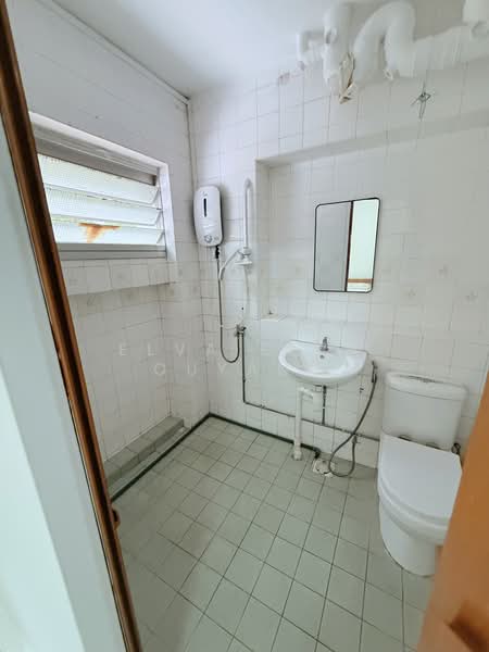 770 Choa Chu Kang Street 54, 770 Choa Chu Kang Street 54, 3 Bedrooms, 1,130 sqft, HDB Flat For Sale, by Elva Elva Ouyang, 500107754 - Bathroom - PropertyGuru.com.sg