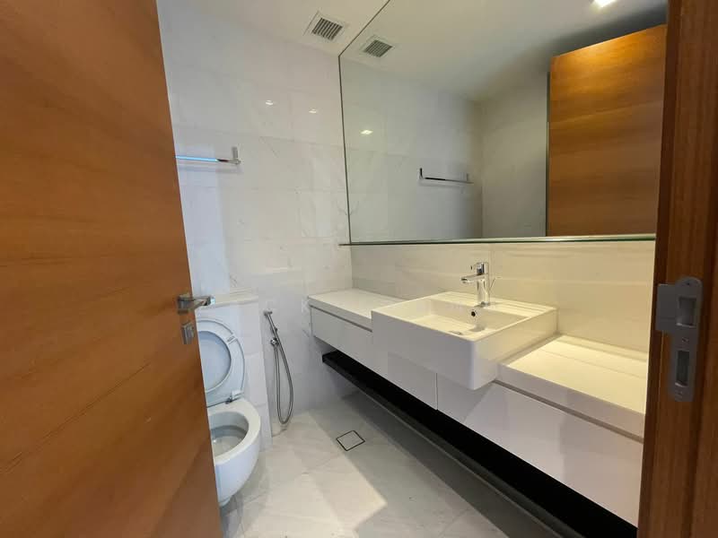 ⭐ High Floor Sea View Loft | Rare 2 Bed Dual Volume | Prime CBD Address | Move-In Ready, , 2 Bedrooms, 1,109 sqft, Condominium For Sale, by Zack Liang, 500107759 - Bathroom - PropertyGuru.com.sg