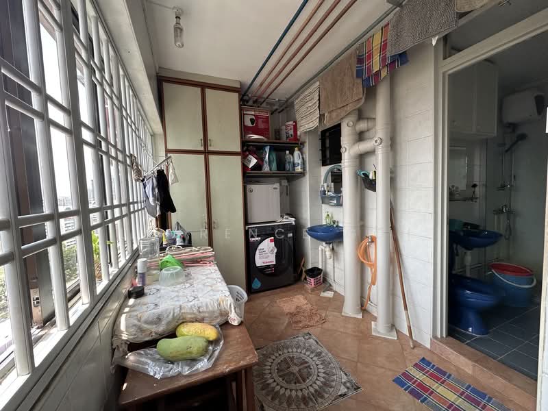 298 Bukit Batok Street 22, 298 Bukit Batok Street 22, 4 Bedrooms, 1,281 sqft, HDB Flat For Sale, by Lawrence Goh, 500107782 - service yard - PropertyGuru.com.sg