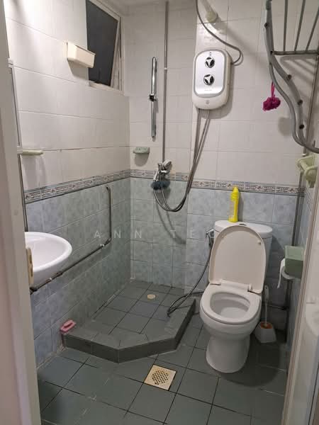 Langston Ville, 15 Kim Yam Road, 3 Bedrooms, 936 sqft, Apartment For Sale, by Ann Teo, 500107794 - Bathroom - PropertyGuru.com.sg