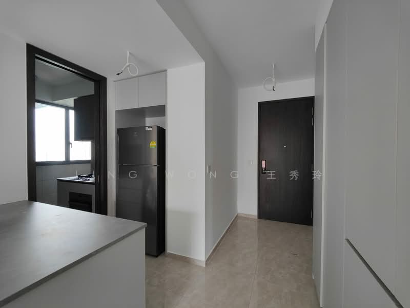 Parc Clematis, 8D Jalan Lempeng, 4 Bedrooms, 1,238 sqft, Condominium For Rent, by Ling Wong 王秀玲, 500107812 - Entrance and Dry Kitchen - PropertyGuru.com.sg