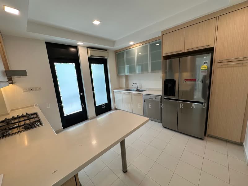 Brentwood Villas, Lloyd Road Singapore, 4 Bedrooms, 2,242 sqft, Cluster House For Rent, by Gupta Sameer Raj, 500107825 - Kitchen - PropertyGuru.com.sg