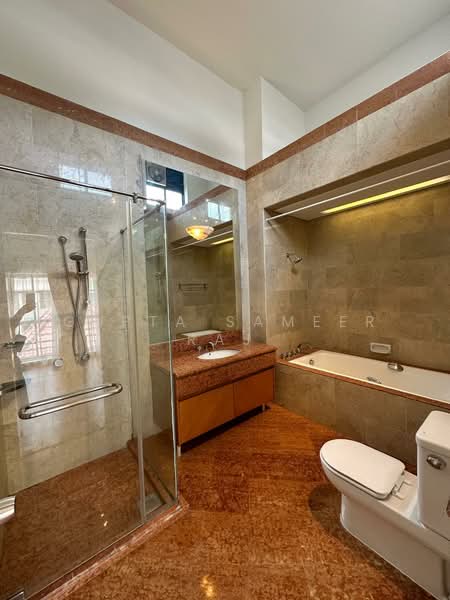 Brentwood Villas, Lloyd Road Singapore, 4 Bedrooms, 2,242 sqft, Cluster House For Rent, by Gupta Sameer Raj, 500107825 - Bathroom - PropertyGuru.com.sg