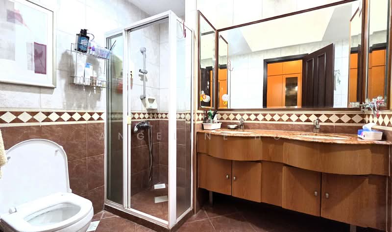 Villa Verde, Verde Avenue, 5 Bedrooms, 3,000 sqft, Terraced House For Sale, by Angeline Ho, 500107841 - Bathroom - PropertyGuru.com.sg