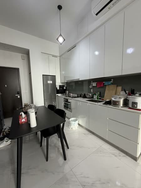 The Hillier, 6 Hillview Rise, 2 Bedrooms, 840 sqft, Condominium For Sale, by Tina Hao, 500107842 - Kitchen - PropertyGuru.com.sg