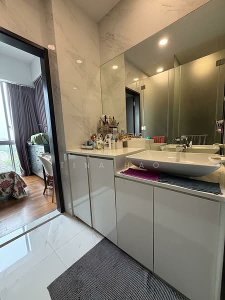 The Hillier, 6 Hillview Rise, 2 Bedrooms, 840 sqft, Condominium For Sale, by Tina Hao, 500107842 - Bathroom - PropertyGuru.com.sg