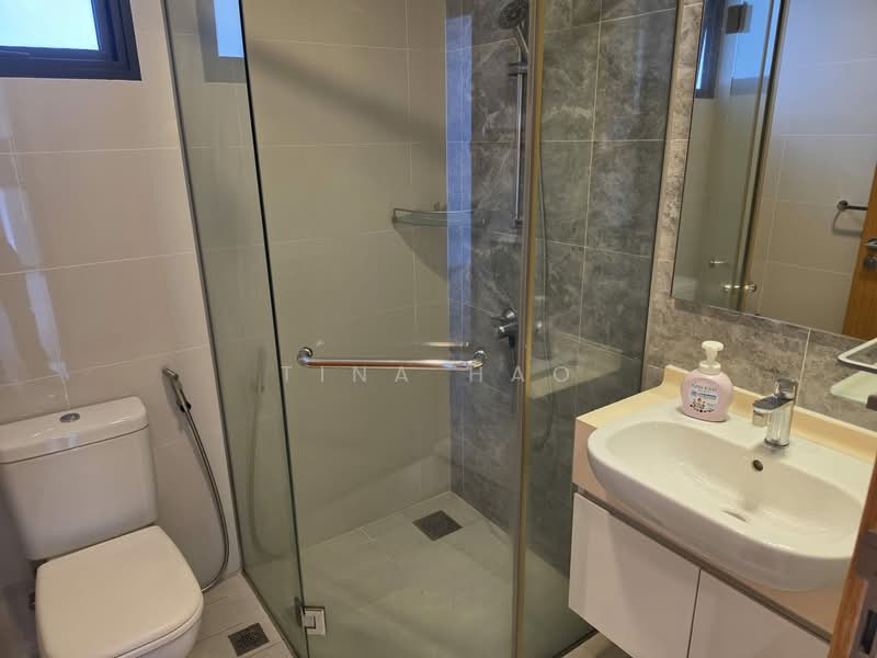 La Fiesta, Sengkang Square, 3 Bedrooms, 1,001 sqft, Condominium For Rent, by Tina Hao, 500107844 - Bathroom - PropertyGuru.com.sg