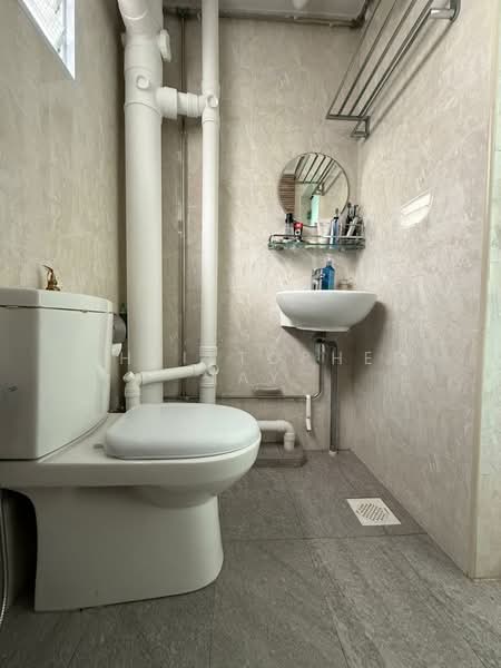 109 Bishan Street 12, 109 Bishan Street 12, 3 Bedrooms, 904 sqft, HDB Flat For Sale, by Christopher Tay, 500107851 - Bathroom - PropertyGuru.com.sg