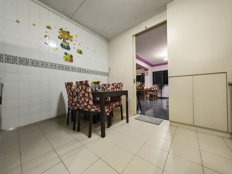 440 Choa Chu Kang Avenue 4, 440 Choa Chu Kang Avenue 4, 3 Bedrooms, 1,119 sqft, HDB Flat For Sale, by Gina Lim, 500107853 - Dining Table in kitchen - PropertyGuru.com.sg