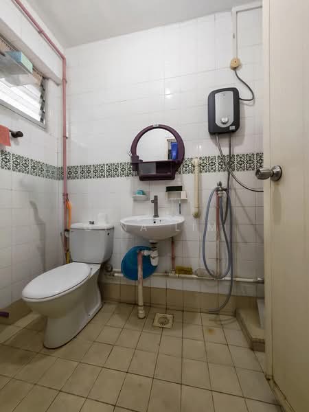440 Choa Chu Kang Avenue 4, 440 Choa Chu Kang Avenue 4, 3 Bedrooms, 1,119 sqft, HDB Flat For Sale, by Gina Lim, 500107853 - Bathroom 2 - PropertyGuru.com.sg
