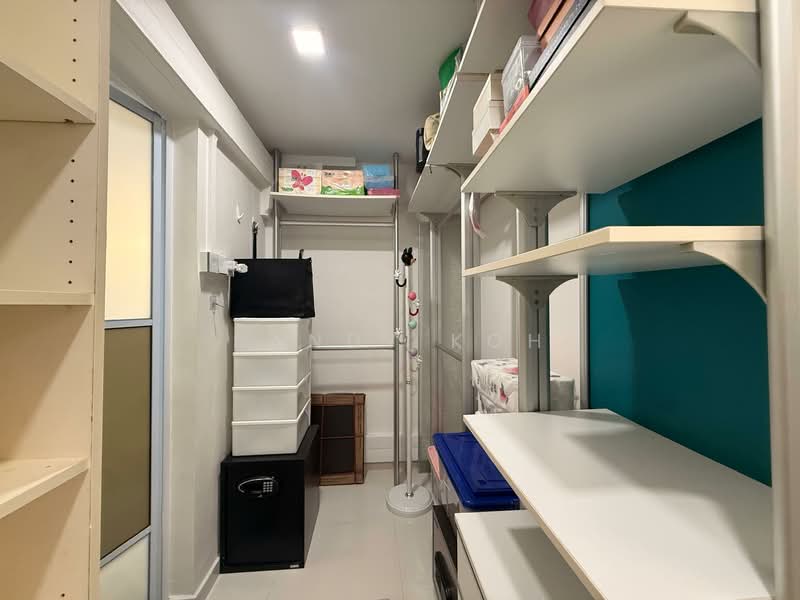 234 Jurong East Street 21, 234 Jurong East Street 21, 3 Bedrooms, 1,345 sqft, HDB Flat For Rent, by Sandy Koh, 500107855 - Master Walk-in Wardrobe - PropertyGuru.com.sg