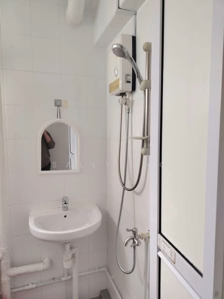 156 Yishun Street 11, 156 Yishun Street 11, Room Rental, 130 sqft, HDB Flat For Rent, by Sally Ong, 500107857 - Bathroom - PropertyGuru.com.sg