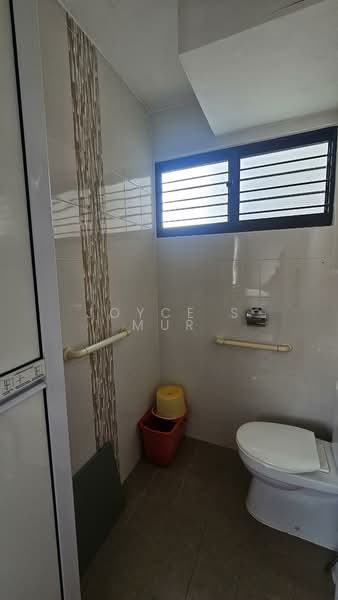 480 Jurong West Street 41, 480 Jurong West Street 41, 2 Bedrooms, 882 sqft, HDB Flat For Sale, by Joyce S Mur, 500107868 - Bathroom - PropertyGuru.com.sg