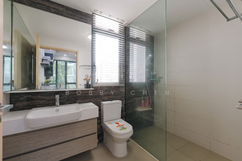 The Luxurie, 21 Compassvale Road, 3 Bedrooms, 1,001 sqft, Condominium For Rent, by Bobby Chen, 500107872 - Bathroom - PropertyGuru.com.sg