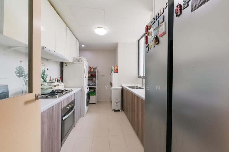 The Luxurie, 21 Compassvale Road, 3 Bedrooms, 1,001 sqft, Condominium For Rent, by Bobby Chen, 500107872 - Kitchen - PropertyGuru.com.sg