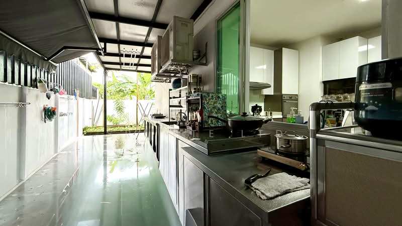 ⭐ Spacious Landed Semi-D in D16 ⭐, Jalan Angin Laut, 4 Bedrooms, 3,000 sqft, Semi-Detached House For Sale, by VINCENT LYE, 500107877 - Kitchen - PropertyGuru.com.sg