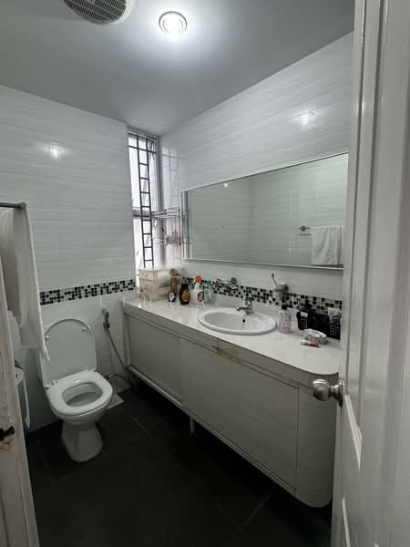 King's Mansion, 437 Tanjong Katong Road, 3 Bedrooms, 1,604 sqft, Condominium For Rent, by Linda Lau, 500107879 - Master Bathroom - PropertyGuru.com.sg