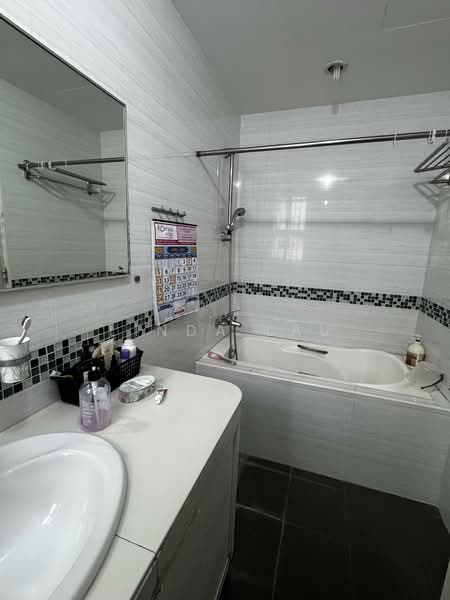 King's Mansion, 437 Tanjong Katong Road, 3 Bedrooms, 1,604 sqft, Condominium For Rent, by Linda Lau, 500107879 - Bathroom - PropertyGuru.com.sg