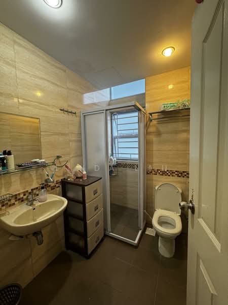 King's Mansion, 437 Tanjong Katong Road, 3 Bedrooms, 1,604 sqft, Condominium For Rent, by Linda Lau, 500107879 - Common Bathroom - PropertyGuru.com.sg