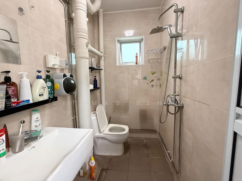 936 Jurong West Street 91, 936 Jurong West Street 91, 2 Bedrooms, 785 sqft, HDB Flat For Sale, by Sitimas Senin, 500107883 - Bathroom - PropertyGuru.com.sg