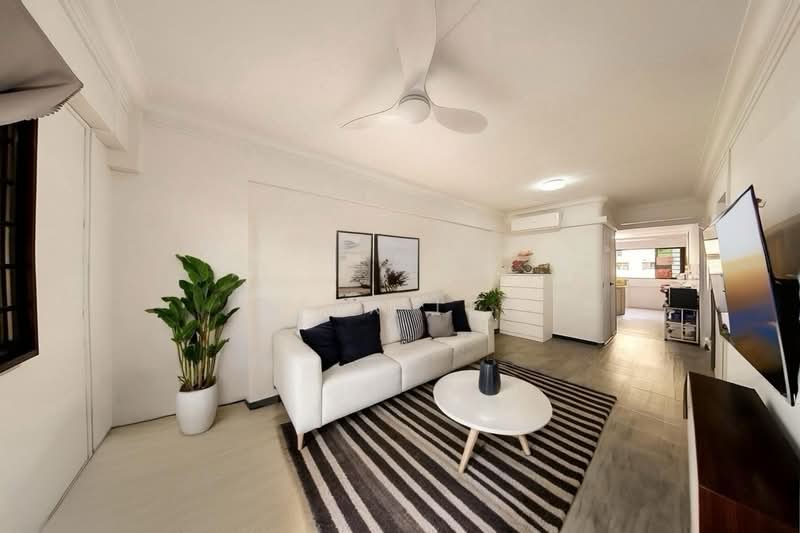 210 Yishun Street 21, 210 Yishun Street 21, 2 Bedrooms, 721 sqft, HDB Flat For Sale, by Alex Lee, 500107910 - Living Room - PropertyGuru.com.sg
