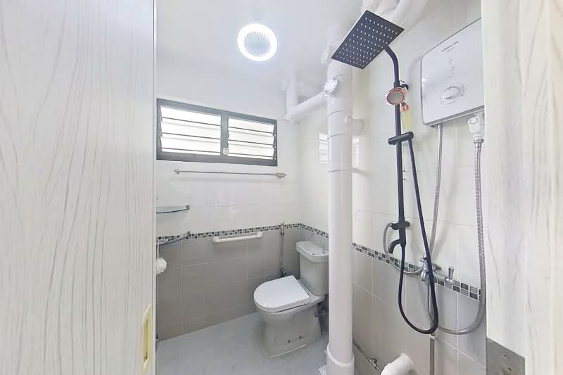 210 Yishun Street 21, 210 Yishun Street 21, 2 Bedrooms, 721 sqft, HDB Flat For Sale, by Alex Lee, 500107910 - Common Bathroom - PropertyGuru.com.sg