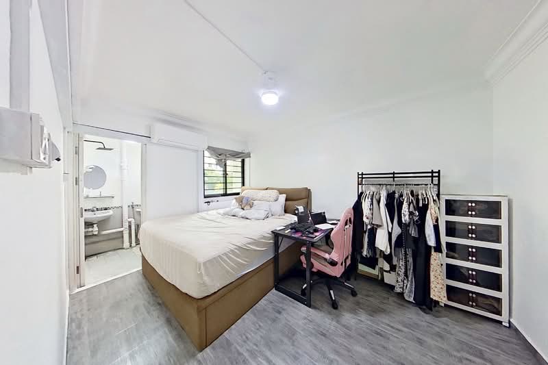 210 Yishun Street 21, 210 Yishun Street 21, 2 Bedrooms, 721 sqft, HDB Flat For Sale, by Alex Lee, 500107910 - Master Bedroom - PropertyGuru.com.sg
