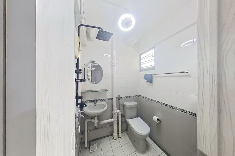210 Yishun Street 21, 210 Yishun Street 21, 2 Bedrooms, 721 sqft, HDB Flat For Sale, by Alex Lee, 500107910 - Master Bathroom - PropertyGuru.com.sg