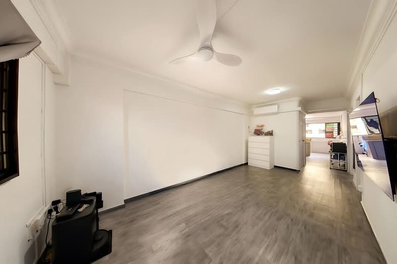 210 Yishun Street 21, 210 Yishun Street 21, 2 Bedrooms, 721 sqft, HDB Flat For Sale, by Alex Lee, 500107910 - Living Room - PropertyGuru.com.sg