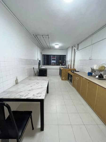 🔥🔥🔥CHEAP!!! BIG AND SPACIOUS!!! BRIGHT AND AIRY!!! SUPER CONVENIENT LOCATION!!! 🔥🔥🔥, , 3 Bedrooms, 1,108 sqft, HDB Flat For Sale, by Eugene Khor, 500107912 - Kitchen - PropertyGuru.com.sg