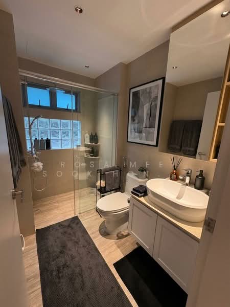 Seaview Point, 15 Amber Road, 3 Bedrooms, 1,389 sqft, Condominium For Rent, by Rosa Mee Sook Hong Ciupa, 500107920 - Bathroom - PropertyGuru.com.sg