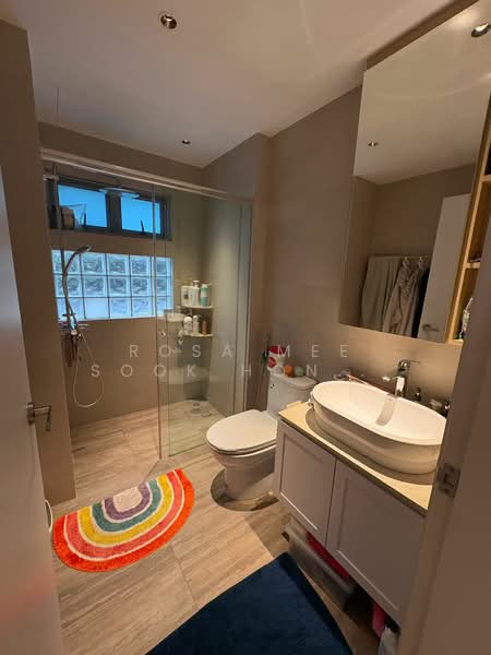 Seaview Point, 15 Amber Road, 3 Bedrooms, 1,389 sqft, Condominium For Rent, by Rosa Mee Sook Hong Ciupa, 500107920 - Bathroom - PropertyGuru.com.sg