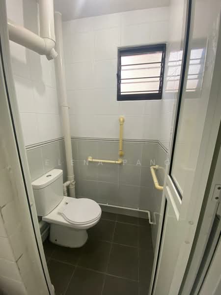 534 Bukit Batok Street 51, 534 Bukit Batok Street 51, 2 Bedrooms, 645 sqft, HDB Flat For Rent, by Elena Pang, 500107923 - Bathroom - PropertyGuru.com.sg