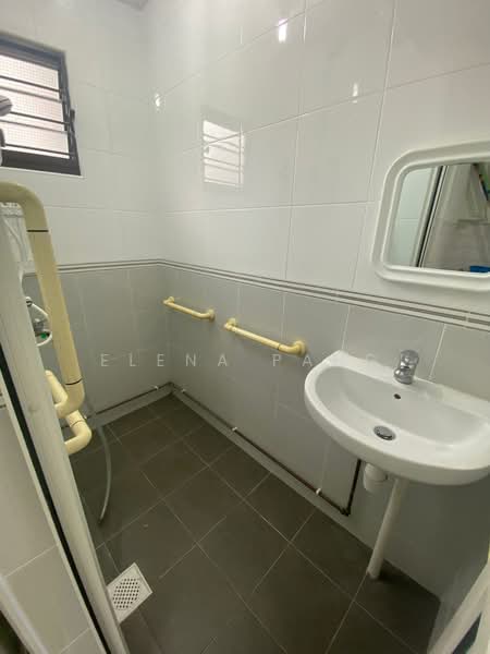 534 Bukit Batok Street 51, 534 Bukit Batok Street 51, 2 Bedrooms, 645 sqft, HDB Flat For Rent, by Elena Pang, 500107923 - Bathroom - PropertyGuru.com.sg