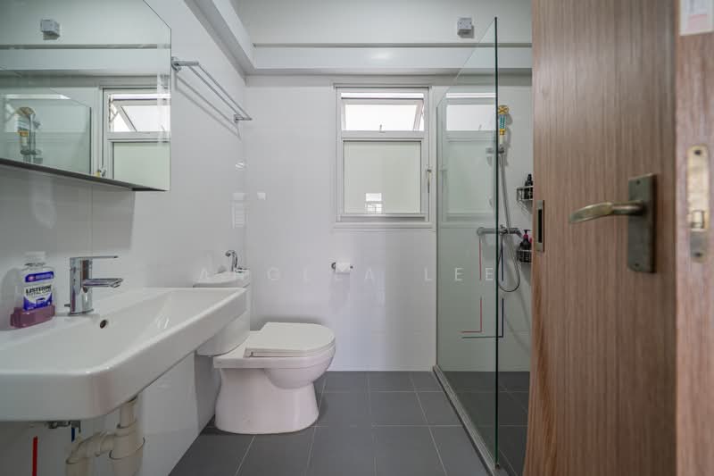 618B Tampines Street 61, 618B Tampines Street 61, 3 Bedrooms, 1,216 sqft, HDB Flat For Sale, by Angela Lee, 500107941 - Master Bathroom - PropertyGuru.com.sg